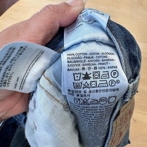 Levis 501 Cut off Shorts Womens Blue Denim Medium Wash Fringe Fray Button Sz 27 - Picture 5 of 9